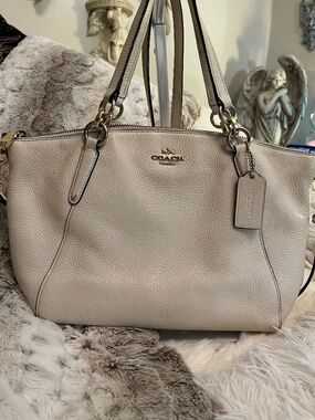 Small Kelsey satchel (Coach F28993) chalk white